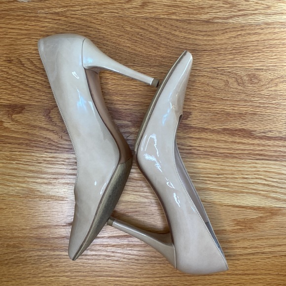 Stuart Weitzman Patent Leather Nude Heels, EU 37 - Picture 4 of 13